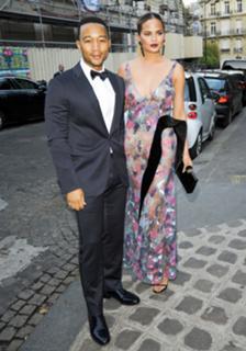Chrissy Teigen feet photo thumbnail