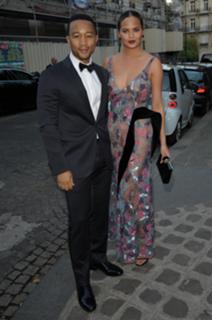 Chrissy Teigen feet photo thumbnail