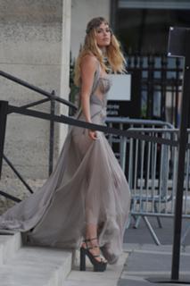Doutzen Kroes feet photo thumbnail