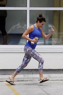 Lea Michele feet photo thumbnail