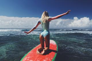 Alexis Ren feet photo thumbnail