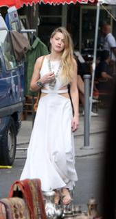 Amber Heard feet photo thumbnail