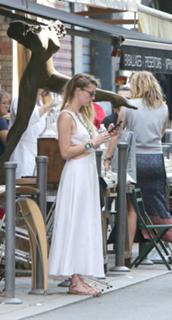 Amber Heard feet photo thumbnail
