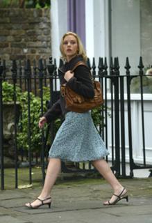 Scarlett Johansson feet photo thumbnail