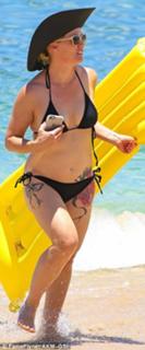 Jennie Garth feet photo thumbnail