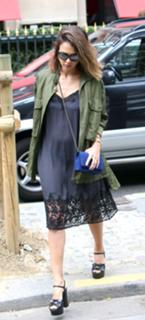 Jessica Alba feet photo thumbnail
