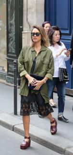 Jessica Alba feet photo thumbnail