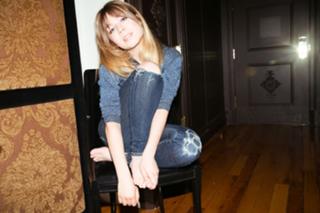 Jennette McCurdy feet photo thumbnail