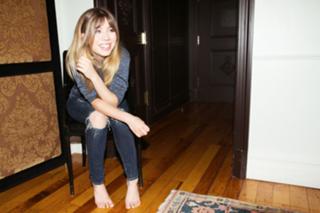 Jennette McCurdy feet photo thumbnail