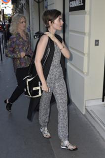 Lily Collins feet photo thumbnail