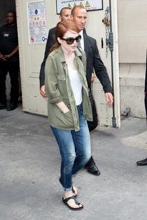 Julianne Moore feet photo thumbnail
