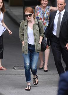 Julianne Moore feet photo thumbnail