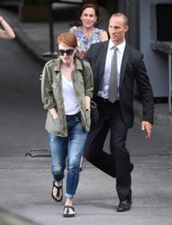 Julianne Moore feet photo thumbnail