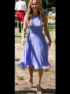 Amanda Holden feet photo thumbnail