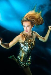 Cat Deeley feet photo thumbnail