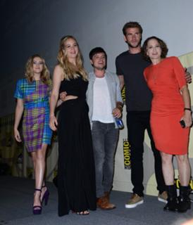 Jennifer Lawrence feet photo thumbnail