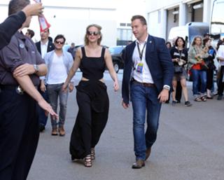 Jennifer Lawrence feet photo thumbnail