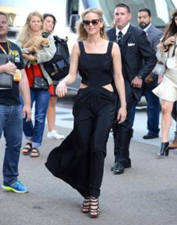 Jennifer Lawrence feet photo thumbnail