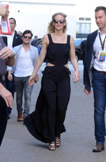Jennifer Lawrence feet photo thumbnail