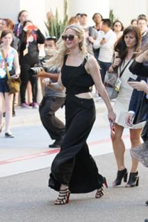 Jennifer Lawrence feet photo thumbnail