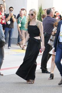 Jennifer Lawrence feet photo thumbnail