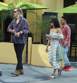 Vanessa Hudgens feet photo thumbnail