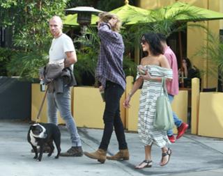 Vanessa Hudgens feet photo thumbnail