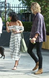 Vanessa Hudgens feet photo thumbnail