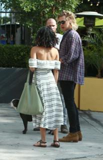 Vanessa Hudgens feet photo thumbnail