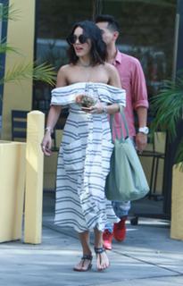 Vanessa Hudgens feet photo thumbnail