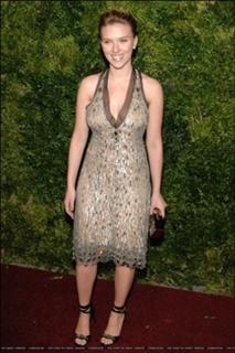 Scarlett Johansson feet photo thumbnail