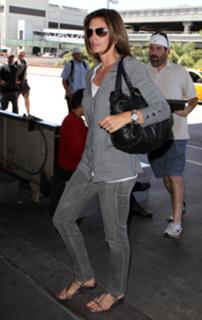 Cindy Crawford feet photo thumbnail