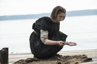 Maisie Williams feet photo thumbnail