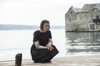 Maisie Williams feet photo thumbnail