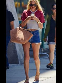 Elsa Hosk feet photo thumbnail