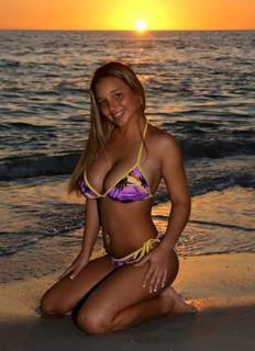 Christina Model feet photo thumbnail