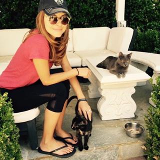 Maria Menounos feet photo thumbnail