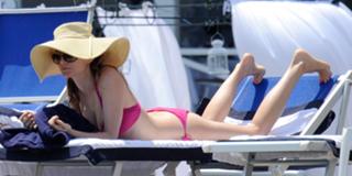 Heather Graham feet photo thumbnail