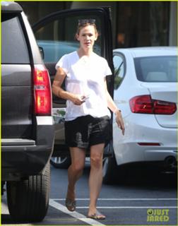 Jennifer Garner feet photo thumbnail