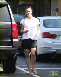 Jennifer Garner feet photo thumbnail