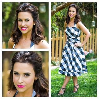 Lacey Chabert feet photo thumbnail