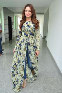 Tamannaah Bhatia feet photo thumbnail