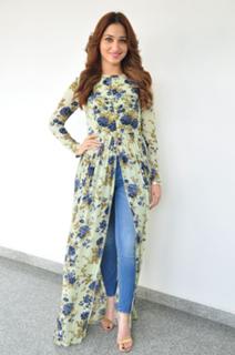 Tamannaah Bhatia feet photo thumbnail