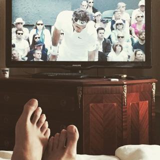 Anushka Sharma feet photo thumbnail