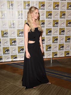 Jennifer Lawrence feet photo thumbnail