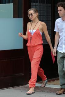 Kate Hudson feet photo thumbnail