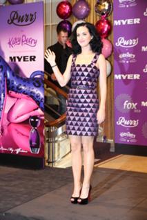 Katy Perry feet photo thumbnail