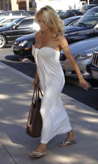 Pamela Anderson feet photo thumbnail