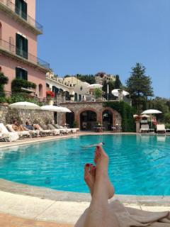 Dana Delany feet photo thumbnail