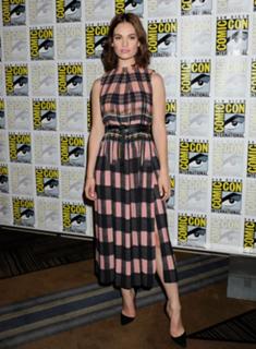 Lily James feet photo thumbnail
